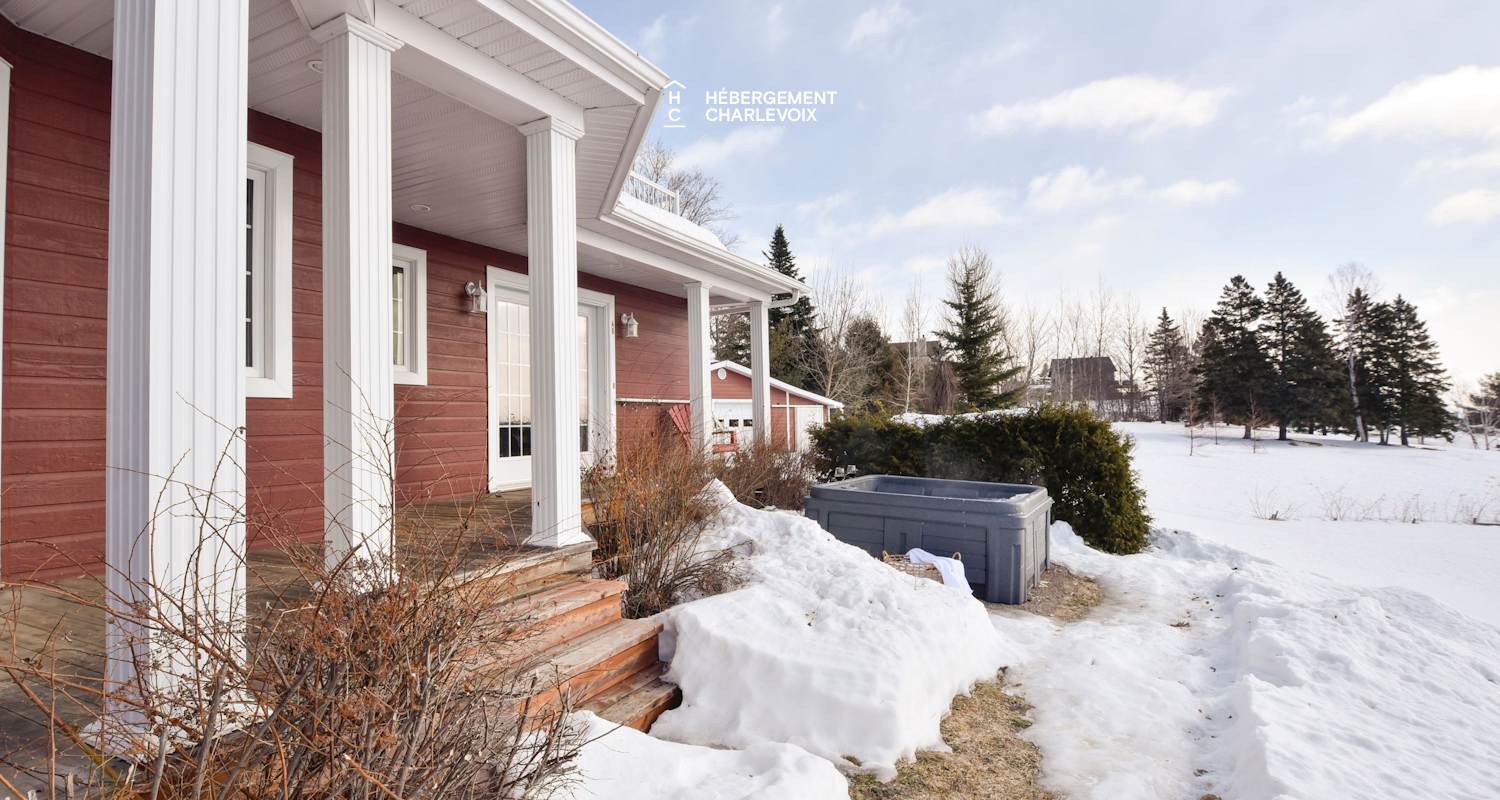 MAR-17 - Roof terrace with river view.